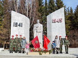 Знамя Победы и Флаг Бессмертного полка Знамя Победы и Флаг Бессмертного полка.